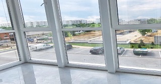Панорамное остекление балкона Карталы цена от 11 тыс. руб. м/п.